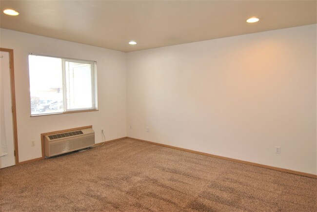 Building Photo - 2-Bed, 1-Bath Condo in East Wenatchee