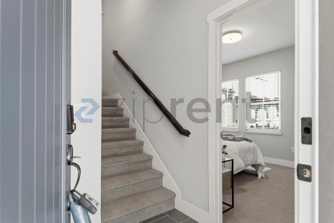 Building Photo - 506 Sardinia Ter