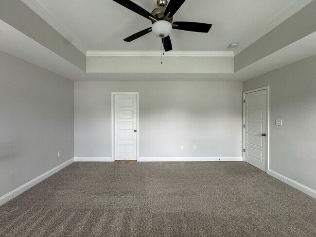 Building Photo - Beautiful 3 Bed 2.5 Bath Home in Raeford