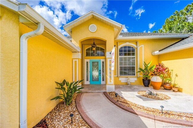 Building Photo - 5936 NW Brenda Cir