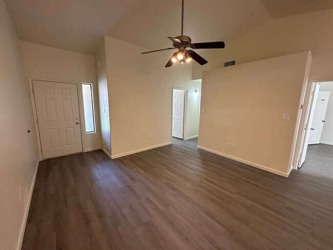 Building Photo - 2776 S Avenue 2 1/2 E