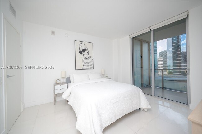 Building Photo - 1300 Brickell Bay Dr