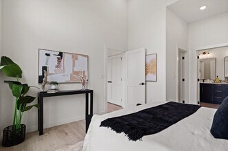 Building Photo - 401 N Bluff Dr