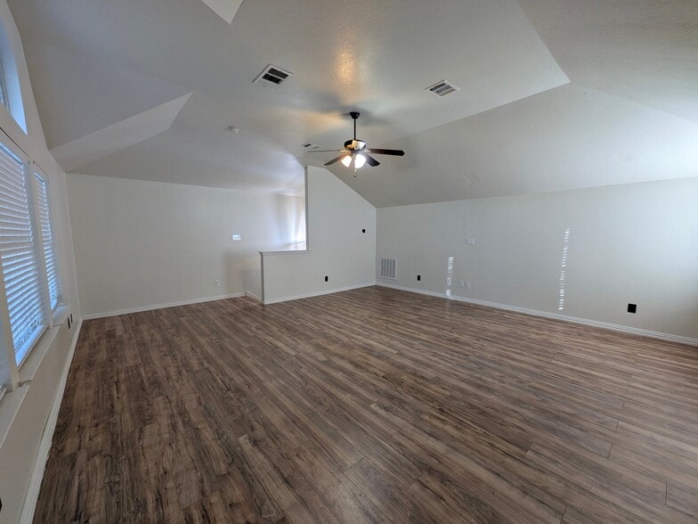 Building Photo - 120 Sandy Ln