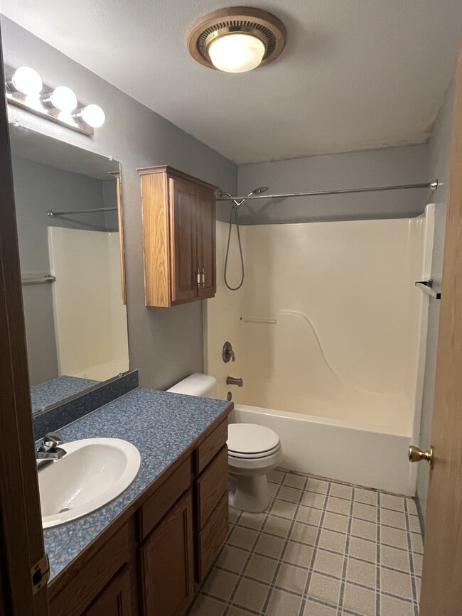 Building Photo - 224 Wyandotte Ave