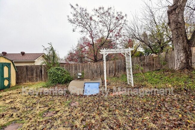 Building Photo - 314 N Lakeside Terrace