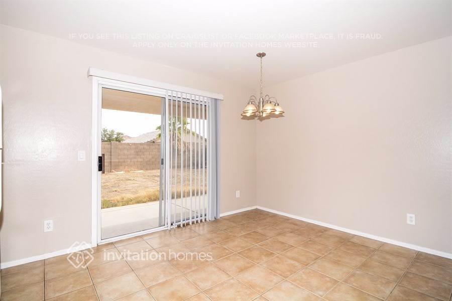 Building Photo - 12119 W Columbine Dr