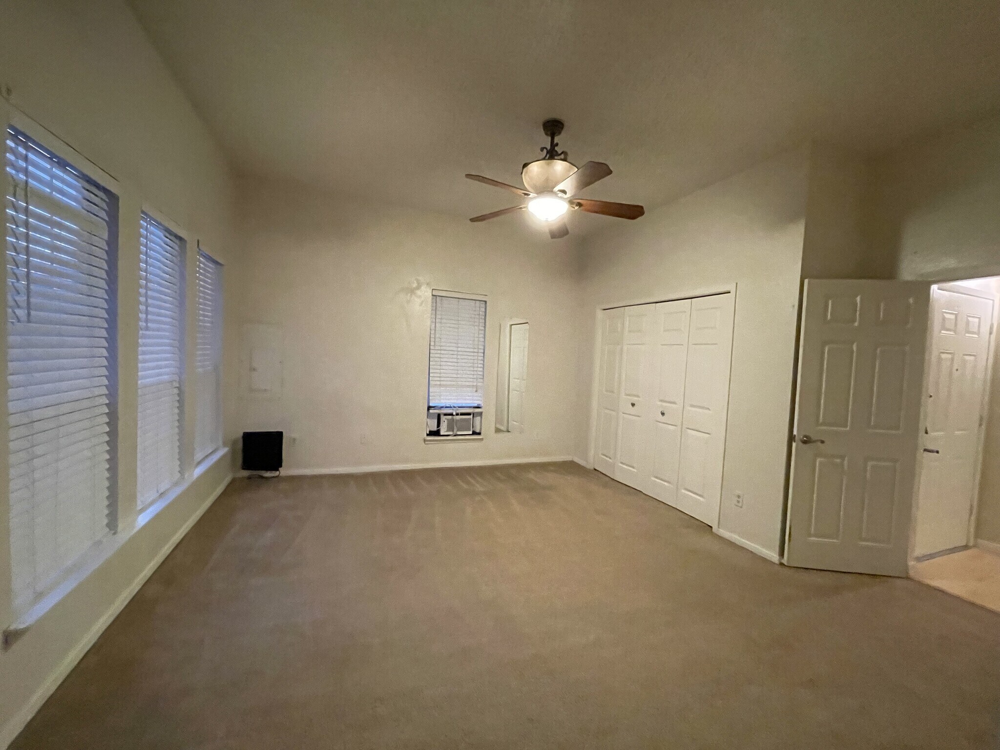 Master Bedroom - 424 Fry St