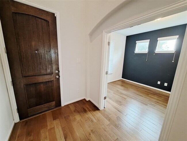 Building Photo - 5900 Bucine Cv