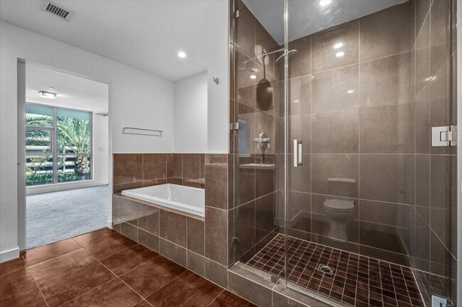 Building Photo - Luxury Elevated Living 1 Bed 1.5 Bath Condo at Skyline OC