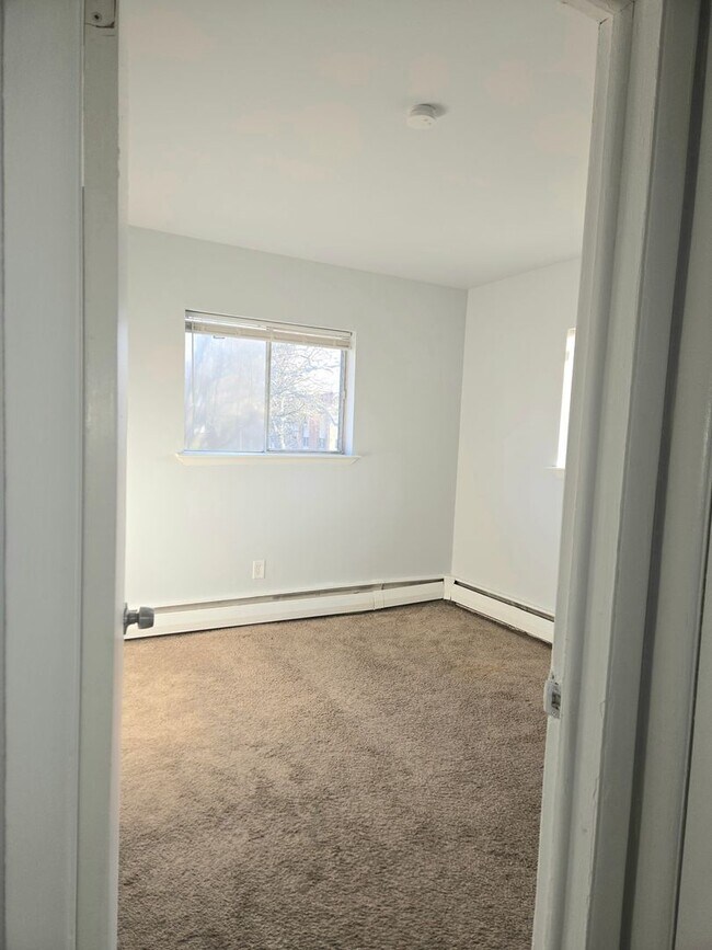 Building Photo - 2 bedroom, 1 bathroom