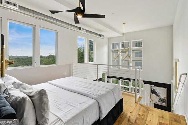 Building Photo - 208 12th St NE