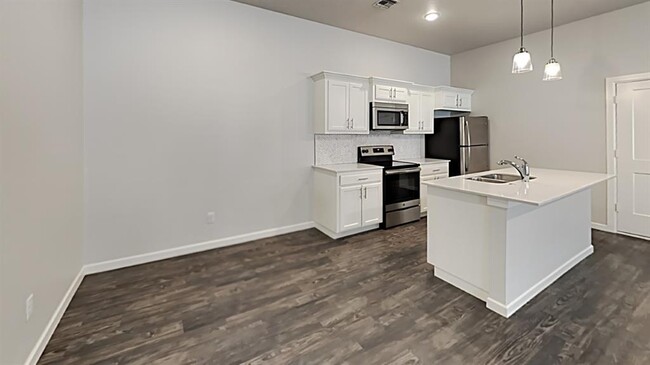 Building Photo - 443 Summit Ridge Dr