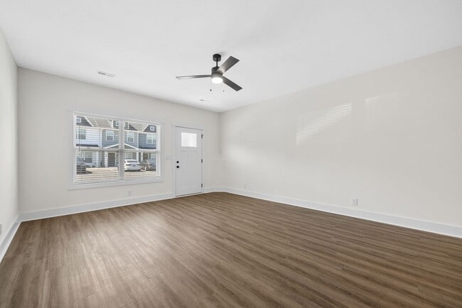 Building Photo - Pet Friendly Two Bedroom!