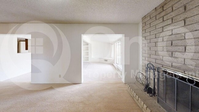 Building Photo - 570 N Villa Nueva Dr