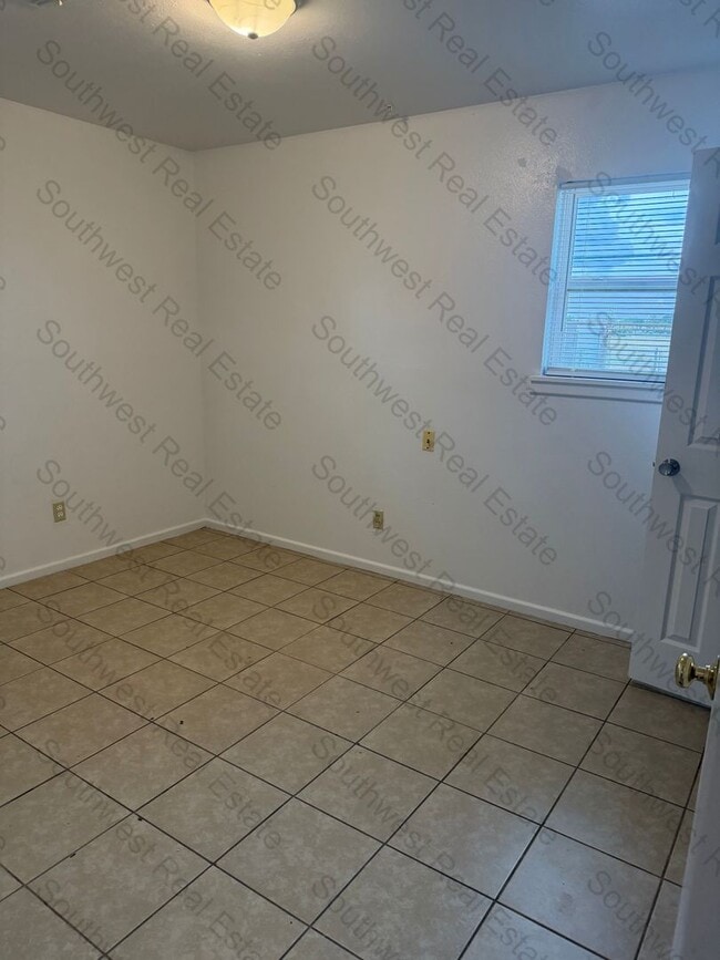 Building Photo - Cute 3 bedroom 1 bath home.