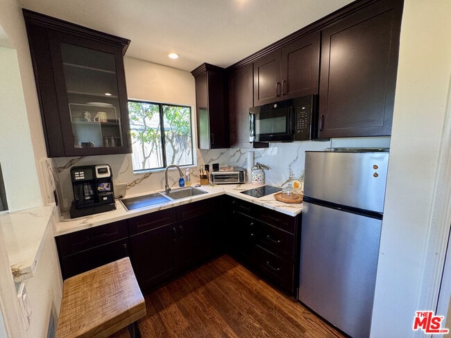 Building Photo - 7756 Torreyson Dr