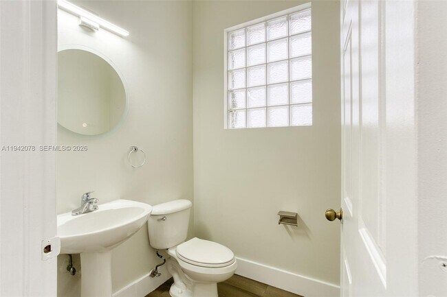 Building Photo - 3755 SW 50th St