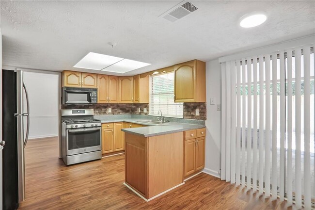 Building Photo - 571 Aberdeen Dr