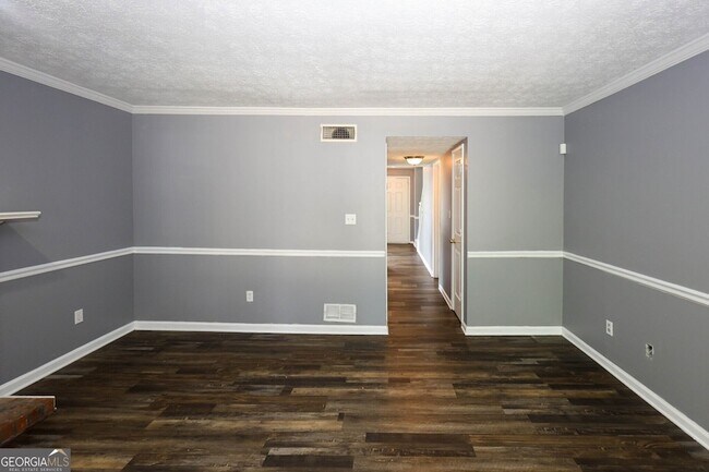 Building Photo - 5461 Park Pl S