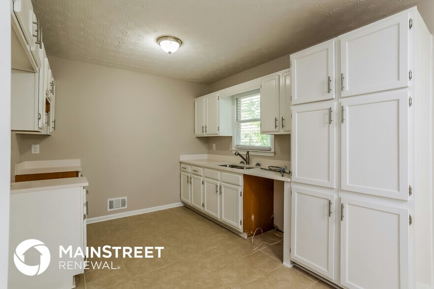 Building Photo - 108 Oak Landing Cir