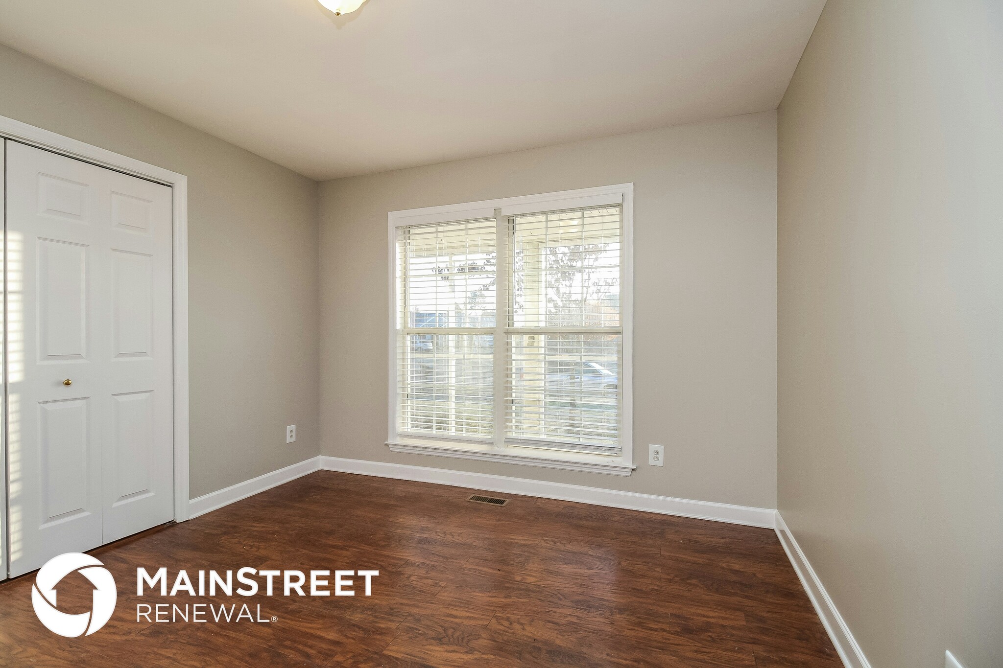 Building Photo - 2861 Sutherland Dr