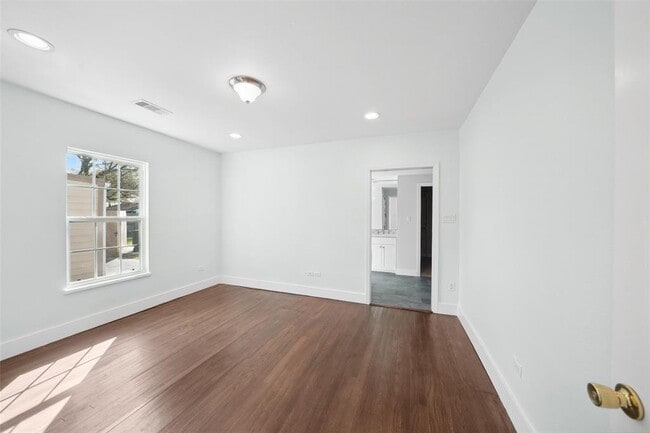 Building Photo - 4502 Rockwood Dr
