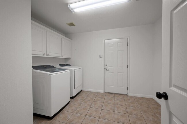Building Photo - 1606 Buttercup Creek Blvd