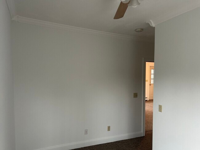 Building Photo - 31 Wellington St