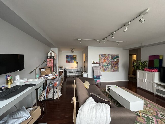 Building Photo - 3950 N Lake Shore Dr