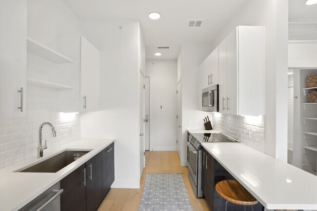 Building Photo - Beautifully Furnished Studio Condo in the Heart of Denver