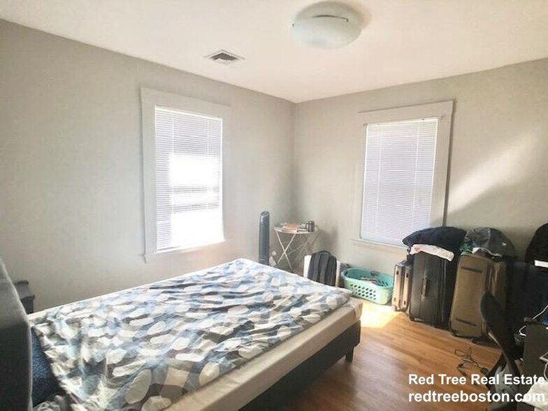 Building Photo - 19 Greylock Rd