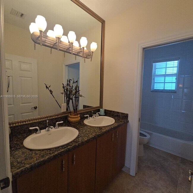 Building Photo - 2136 NW 4th St