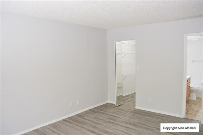 Building Photo - 709 Gardens Dr