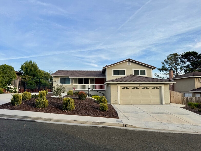Primary Photo - 148 Lancaster Way