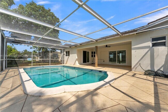 Building Photo - 6924 NW 8th Ct