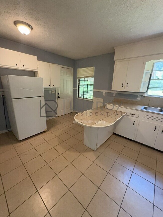 Building Photo - 1339 Maria Dr