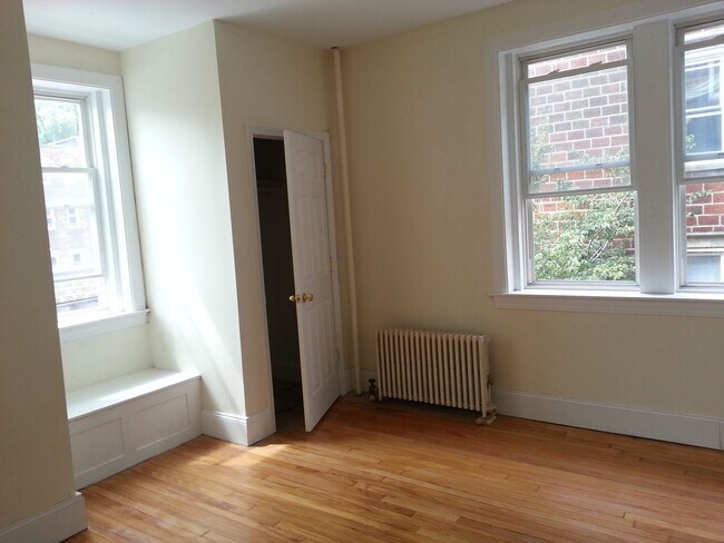Building Photo - 4 Bed / 2 Bath in Brookline | Heat & Hot Water Included | 9/1