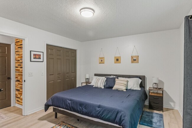 Building Photo - 444 Grand Ridge Dr