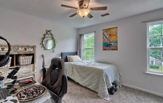 Building Photo - 189 Hester Woods Dr