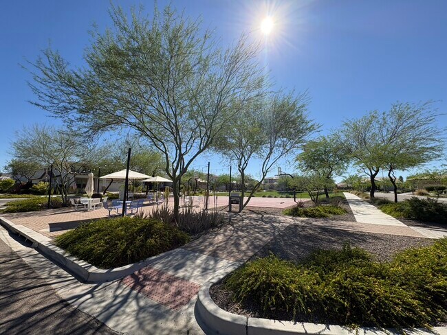 Building Photo - 1928 W Chisum Trl