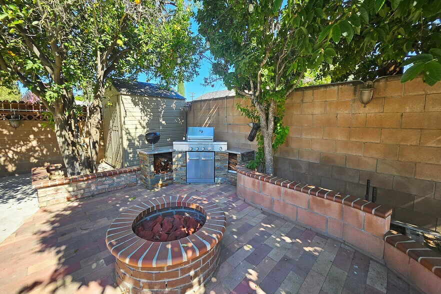 Building Photo - 22957 Stagg St