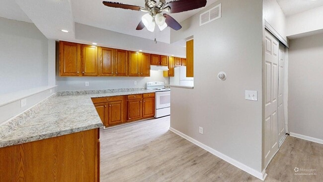Building Photo - 630 Abbe Rd S