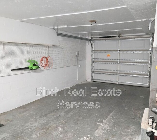 Building Photo - 5171 Greenwood St