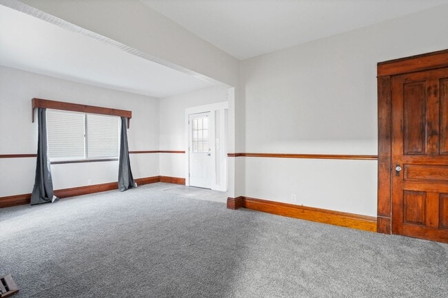 Building Photo - Beautiful Home with Large Two-Car Garage -...