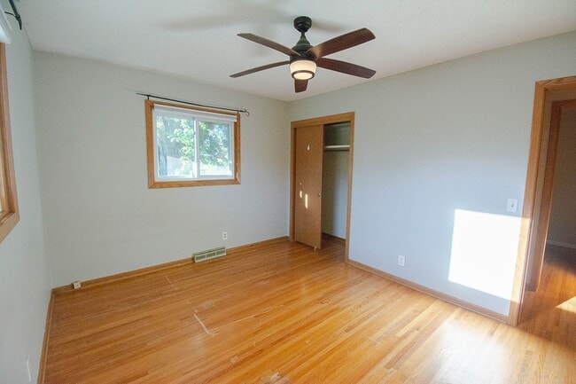 Building Photo - 3bed 2bath Available For Rent in Easy Access Area!