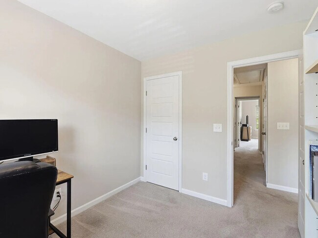 Building Photo - Lease OR Lease to Own