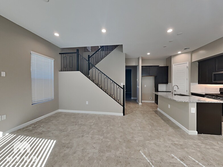 Building Photo - 4839 E Village Dr