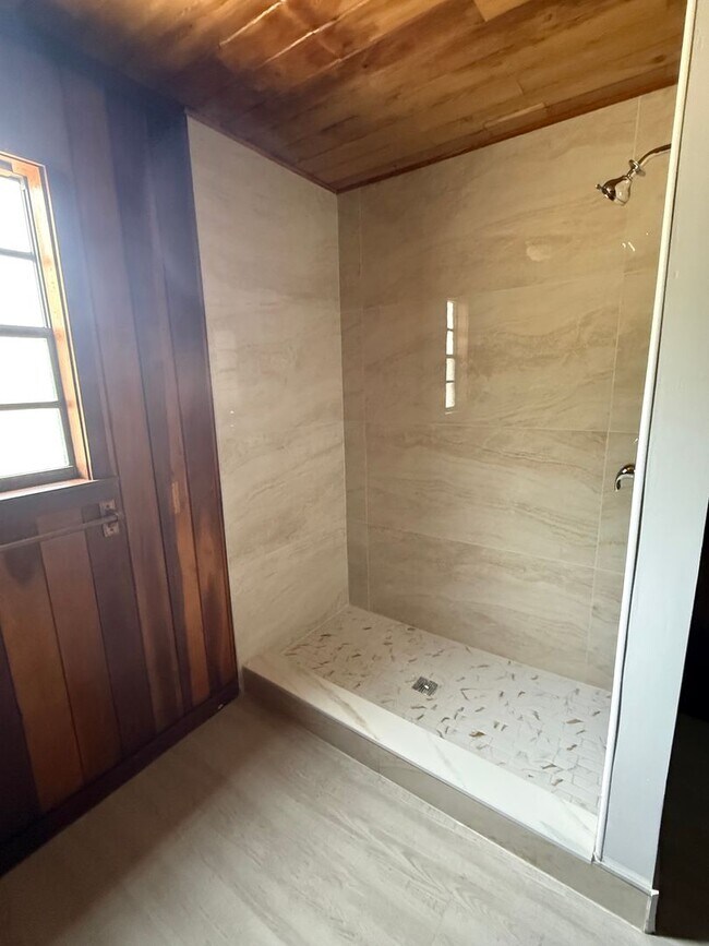 Building Photo - 2/1 Florida charm home in the heart of Palm Springs!