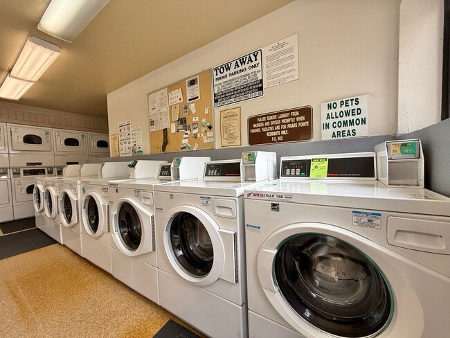 Building Photo - Bright & Spacious 2-Bedroom Condo in Prime Mission Valley Location!